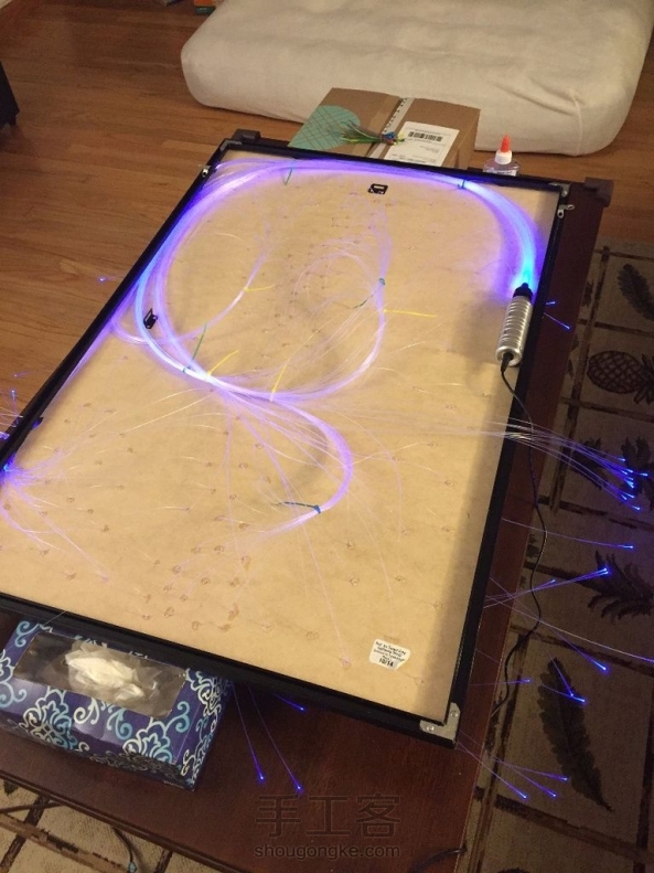 简单几步让你的天花板「满目星辰」，把这个安在卧室，失眠的时候数星星，可比数羊什么的洋气多了~

原作：redsunsoft

译者：kiddo Wang 第6张