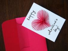 七夕还送玫瑰花，娃娃，都OUT啦！快来一起制作一款简单漂亮的心形贺卡吧！