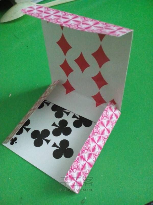 教你用纸牌做收纳盒阿( •̀∀•́ ) 第5步