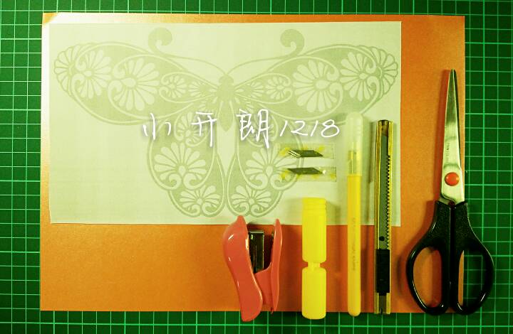蝴蝶纸雕 『橙』 第1步