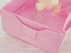 四周带着可爱蝴蝶结的盒子，女孩子可以用来装小饰品(｡･ω･｡)ﾉ♡