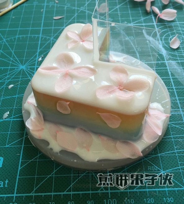 樱花彩虹蛋糕滴胶教程 第33步