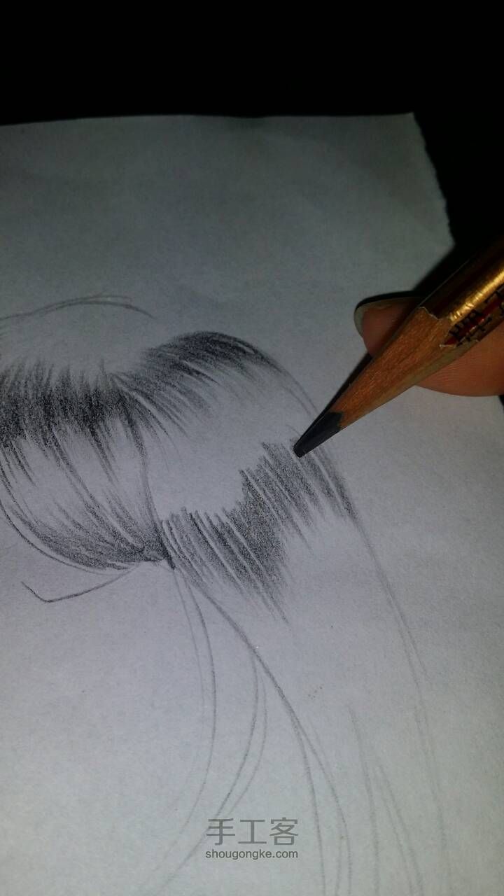 铅笔画——美丽滴秀发（头发的画法～） 第6步