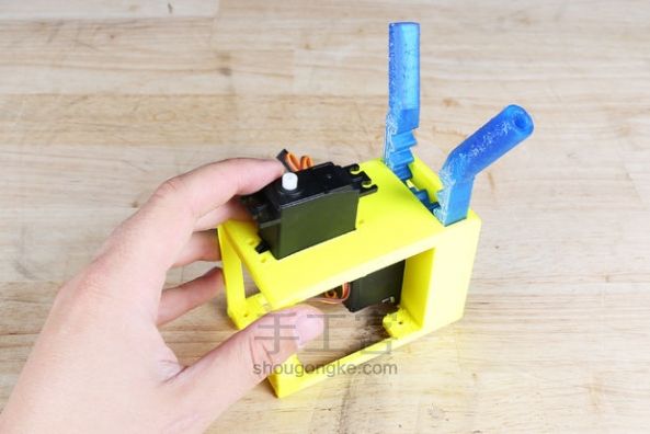 只用3D打印机就可制作的机器人 第9步