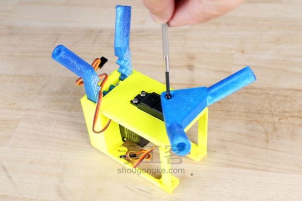 只用3D打印机就可制作的机器人 第11步