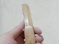 木刀，没啥作用感觉，硬的削不动，软的又不能见水，玩玩吧
