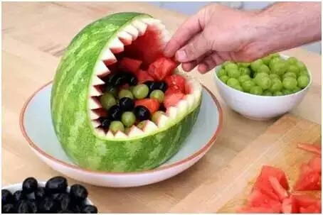 【转自网络】创意水果小鲨鱼 简单的水果拼盘⊙▽⊙ 第17步