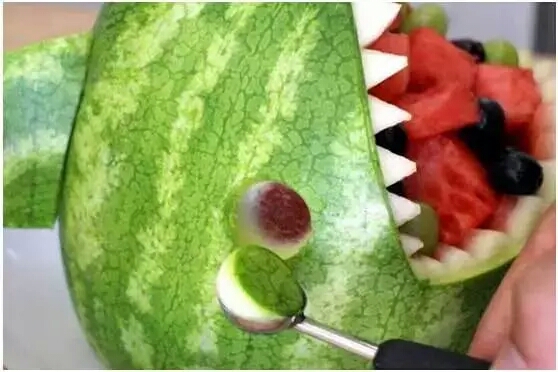 【转自网络】创意水果小鲨鱼 简单的水果拼盘⊙▽⊙ 第19步