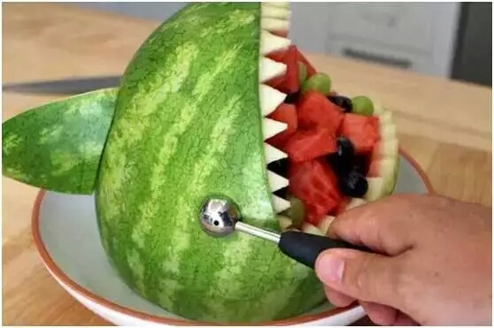 【转自网络】创意水果小鲨鱼 简单的水果拼盘⊙▽⊙ 第18步