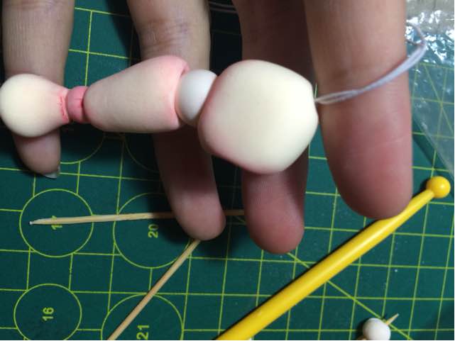 超轻粘土关节可动娃娃教程。 第17步