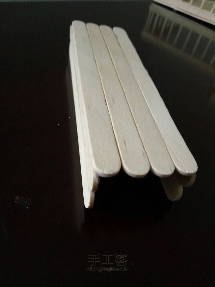 雪糕棒制作沙发，茶几，电视墙 第3步