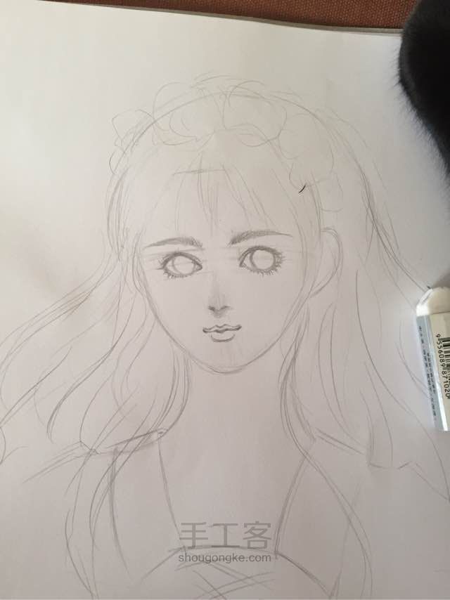 小女孩铅笔稿过程图 第3步