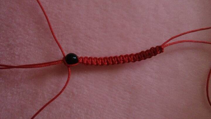 懒懒的红绳饰品 第8步