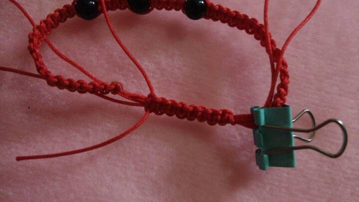 懒懒的红绳饰品 第12步