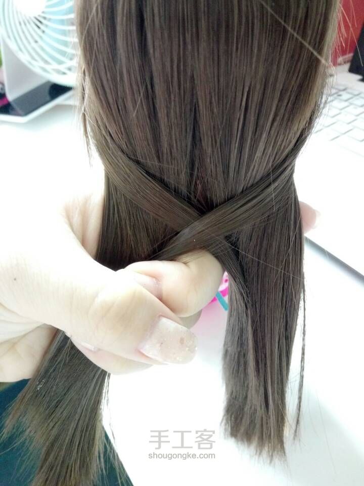 鱼骨辫编法 第6步