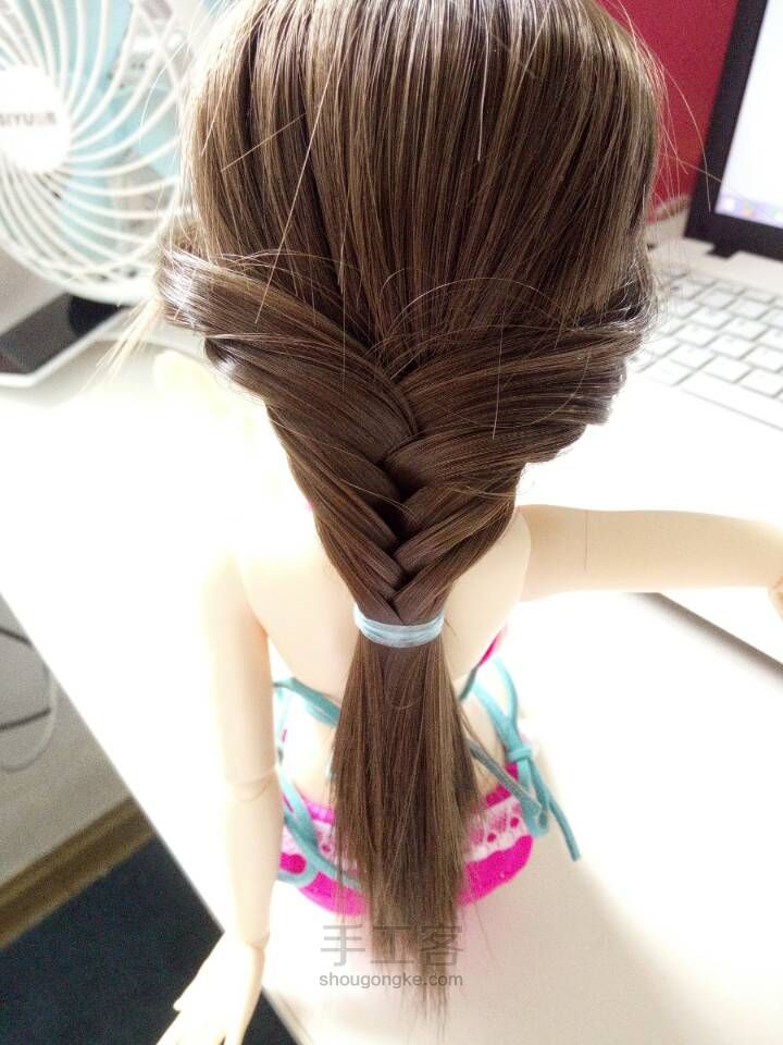 鱼骨辫编法 第8步