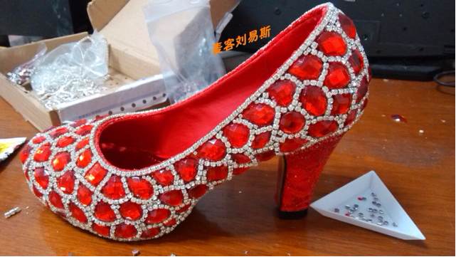 红色水晶婚鞋 第2步