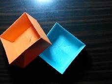 教你折正方形收纳盒，很简单的哟～求求你们上传学习作品吧，拜托拜托～