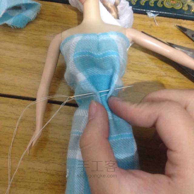 芭比娃娃改造海蓝纱裙教程 第14步