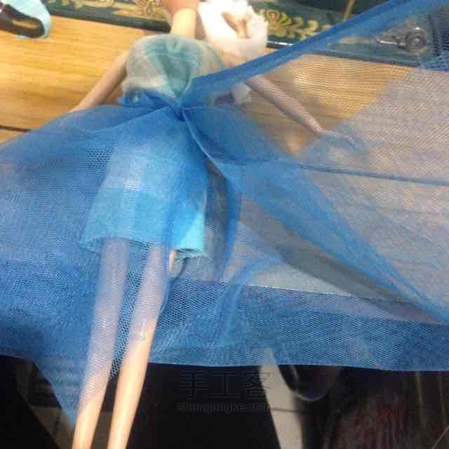 芭比娃娃改造海蓝纱裙教程 第20步