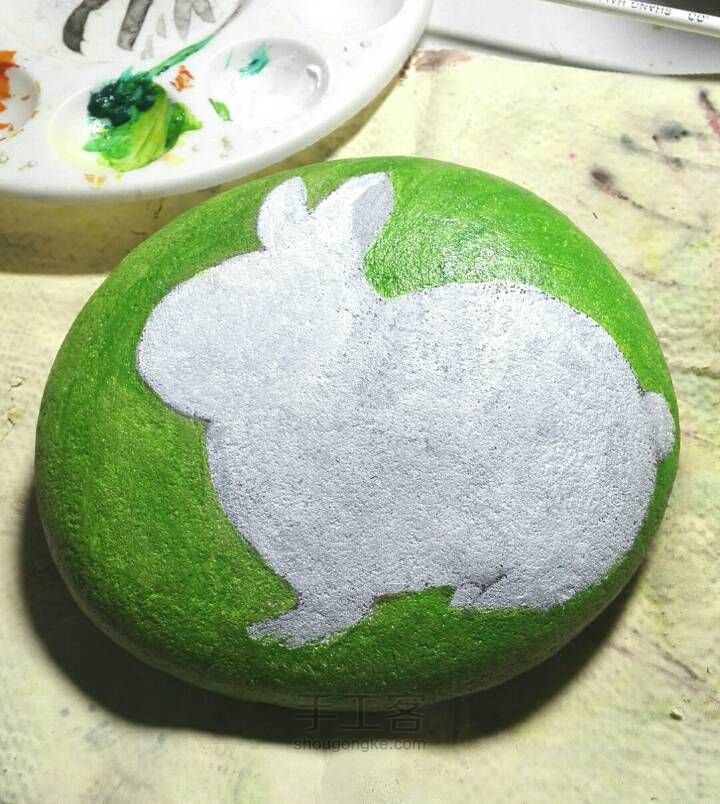 石头画小白兔 第3步