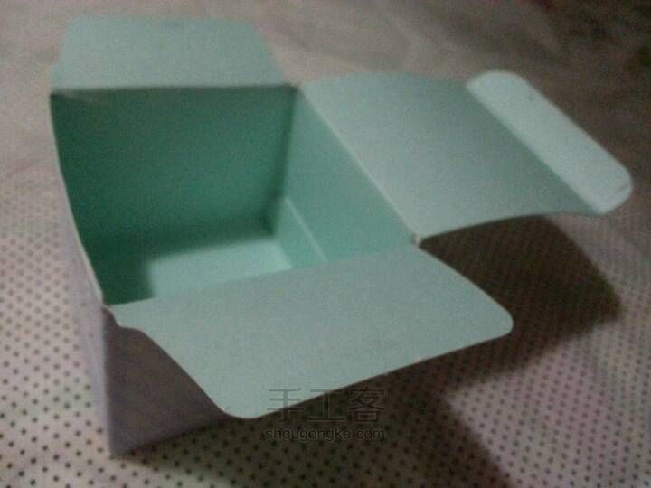 简单几步~由普通纸盒变身为小巧可爱的收纳布盒~ 第4步
