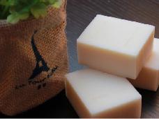 制作马油皂的过程，水相可以用纯露、纯水或牛奶、母乳。