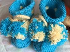 为了新手妈妈给自己宝宝舒适的穿着，花那么点时间。织下这双可爱的宝宝鞋！
