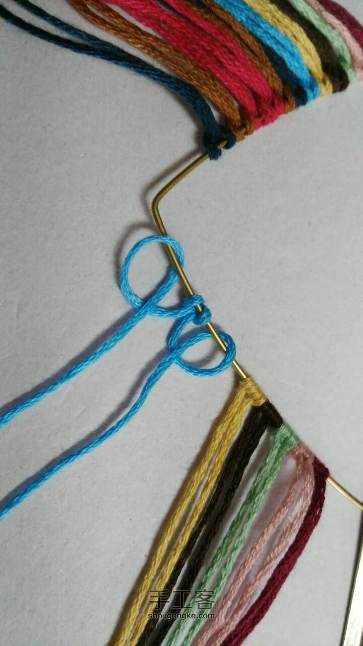 【原创】大‘’V‘’毛衣链～编绳和绕线的结合 第2步