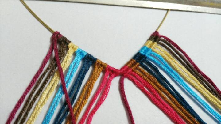 【原创】大‘’V‘’毛衣链～编绳和绕线的结合 第4步