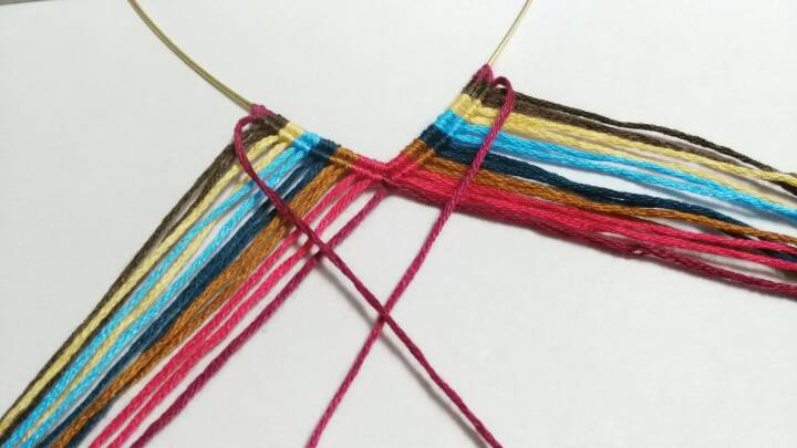 【原创】大‘’V‘’毛衣链～编绳和绕线的结合 第5步