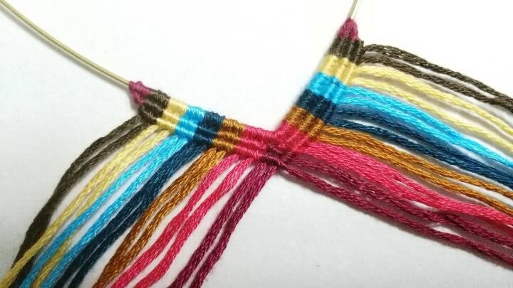 【原创】大‘’V‘’毛衣链～编绳和绕线的结合 第8步