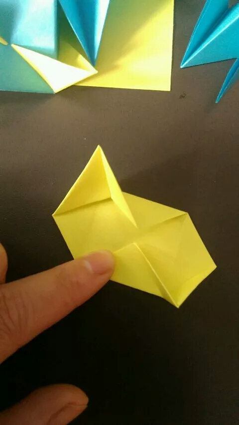 【转】花球折纸教程 第8步