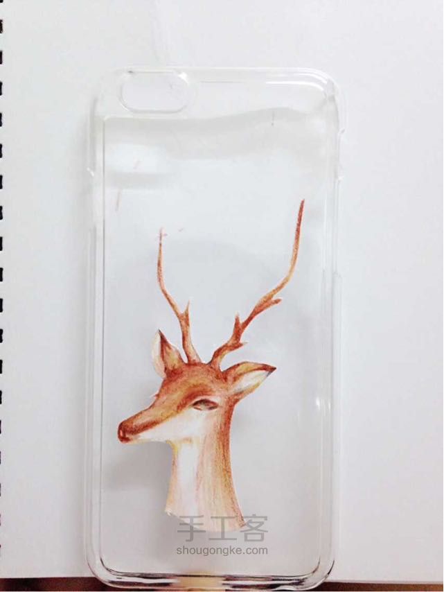 满天星下的一只温顺的鹿。手绘压花手机壳的制作。 第10步