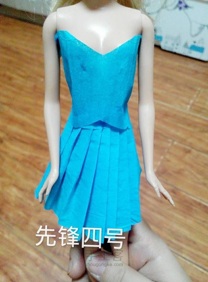 皱纹纸娃娃衣服 第8步