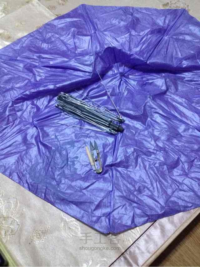 旧雨伞改造成剪发围布 第1步