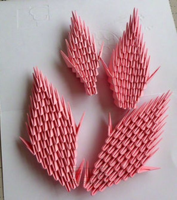 三角插工艺品粉色戏水天鹅的制作，美美哒 第1步