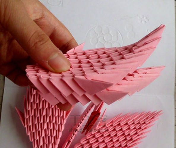 三角插工艺品粉色戏水天鹅的制作，美美哒 第4步