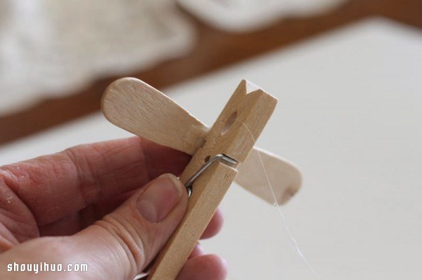 （转）雪糕棍+木夹子制作的可爱飞机 第5步