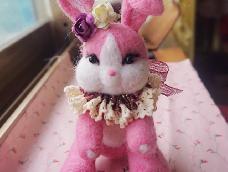 粉红色小兔子，很可爱哦，满足一下自己的少女心吧