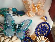 简单的串珠，只需花一点时间，就可以让美美的蝴蝶在你身上飞舞，一起来制作吧！
