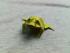 转载自：儿童网
今天带给大家的不一样的青蛙折纸，金 .蟾的折纸哦，大家快来看一看吧。