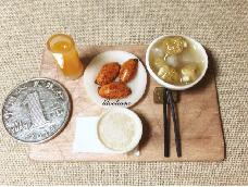 单身汪专用餐，一份萝卜排骨汤，一份烤鸡翅，一碗米饭…😂😂😂超简单，做一份来自我安慰吧～😂😂😂