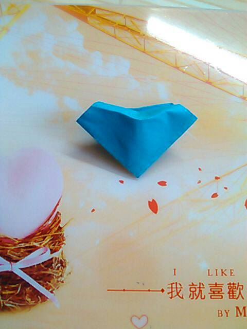 简洁立体纸桃心love 第12步