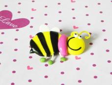 简单可爱的蜜蜂帖，可以做成冰箱贴，胸针，毛衣链等