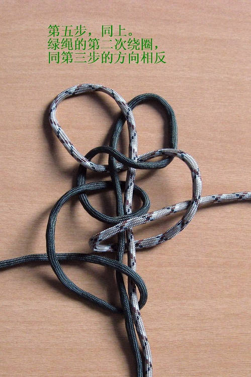 一款超酷男生手绳编法- 伞绳编织手链教程，喜欢的收藏 第5步