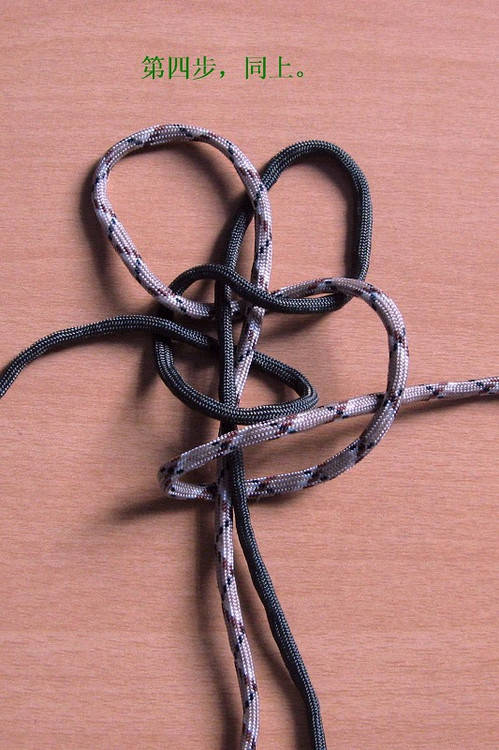 一款超酷男生手绳编法- 伞绳编织手链教程，喜欢的收藏 第4步