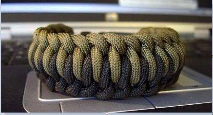 一款超酷男生手绳编法- 伞绳编织手链教程，喜欢的收藏 第8步