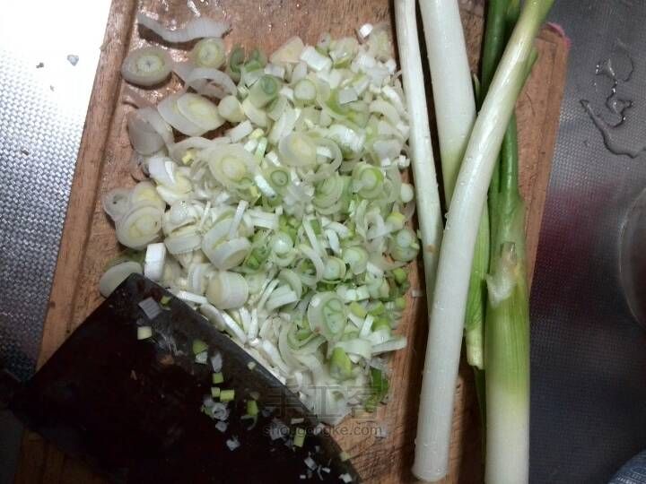 超香！大葱猪油渣水煎饼~ 第2步