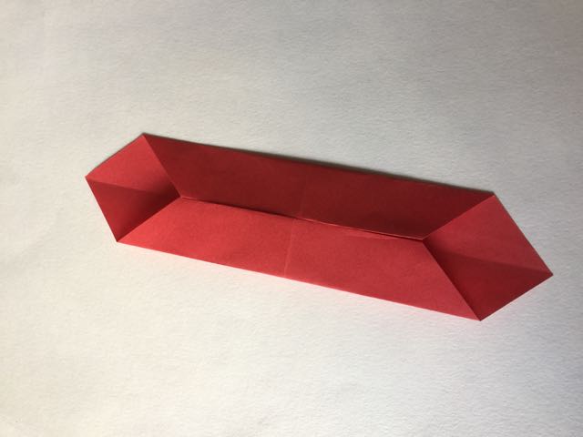 （纸盒系列三十五）心形盒折法 第4步